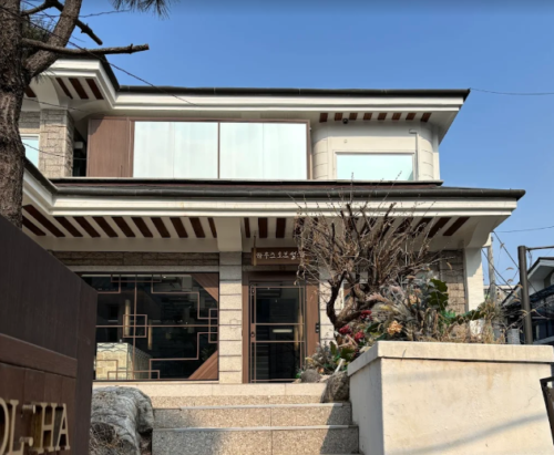 温かなお迎えとウェルカムドリンクから始まり、デコルテまで丁寧にケアしていただけるヘッドスパを体験しました。